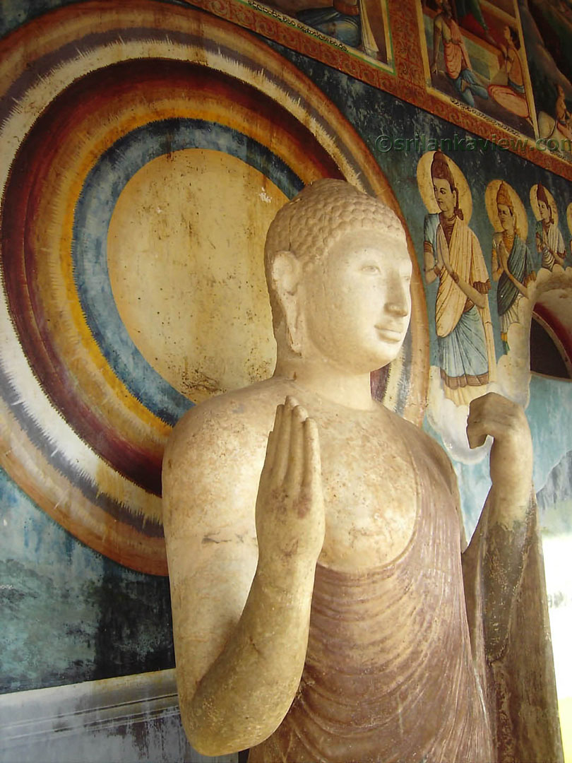 Ruwanweliseya Buddha Statue  